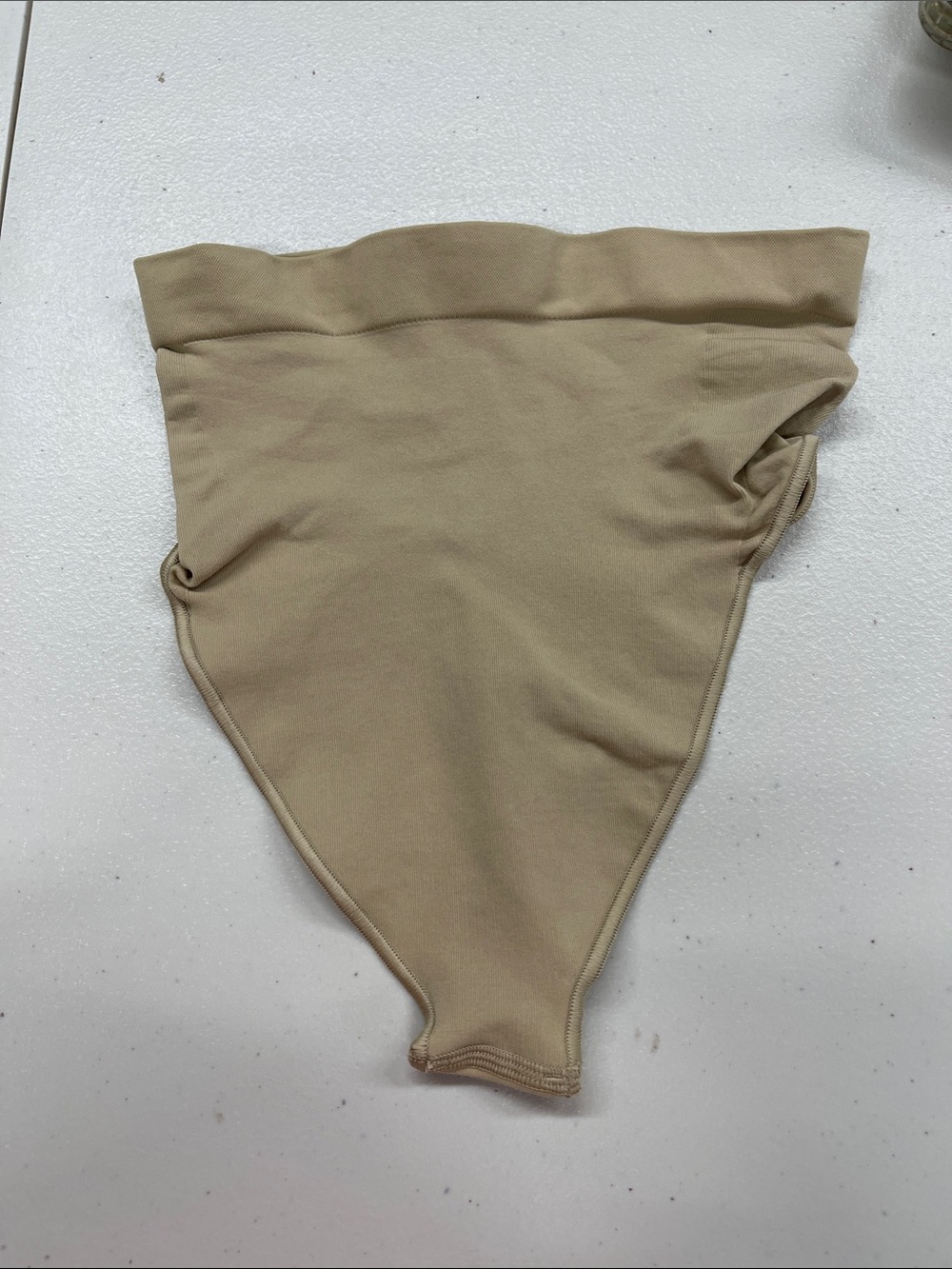 SKIMS Seamless Sculpt Mid -Waist Thong size Small NWOT